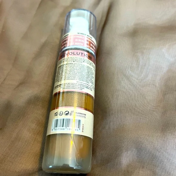 Revolution IRL Filter Foundation F13.7 - Picture 2 of 2